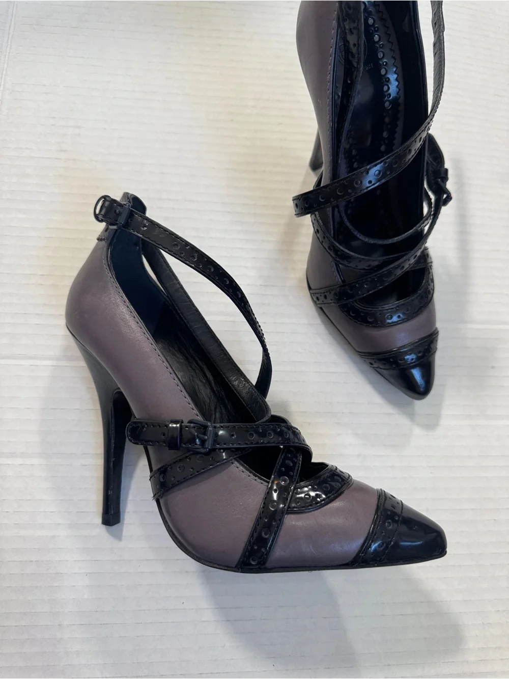 Tory Burch Judith Black Grey Leather Strappy Stiletto Heels Womens 6.5 Pointed